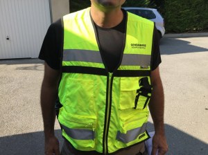 HIGH VISIBILITY BIB WITHOUT TRACK FLOCKING